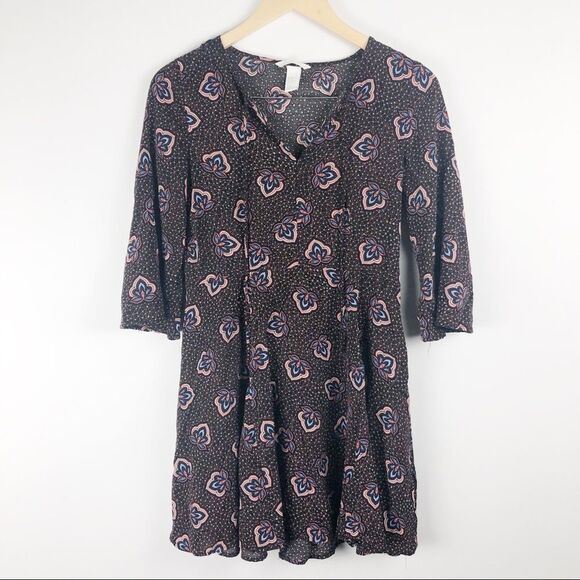 H&M bell sleeved mini dress - Picture 2 of 4